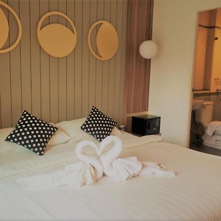 La La Moon Krabi Poshtel'N' Pool Bed & Breakfast Exterior foto