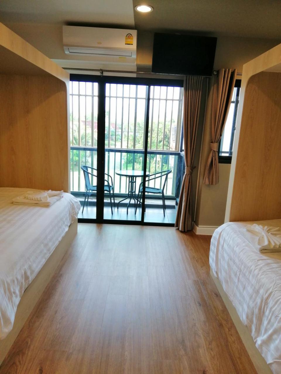 La La Moon Krabi Poshtel'N' Pool Bed & Breakfast Exterior foto